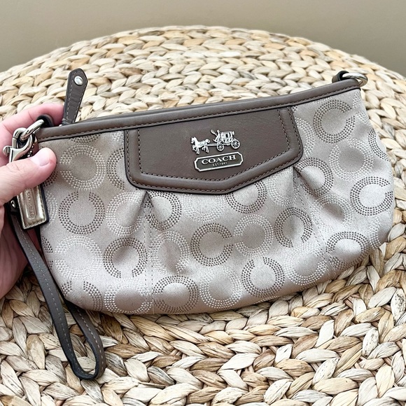 COACH beige canvas monogram signature clutch - Picture 7 of 7